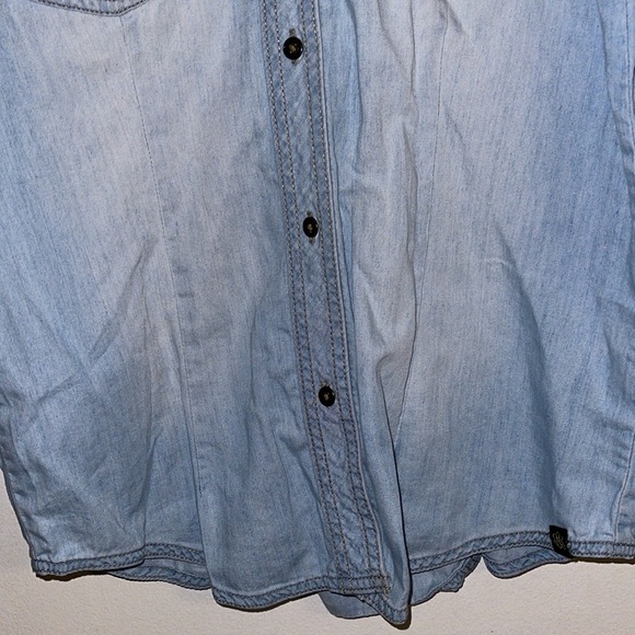 🌹Rock & Republic Denim Button-Up Shirt - Picture 3 of 7